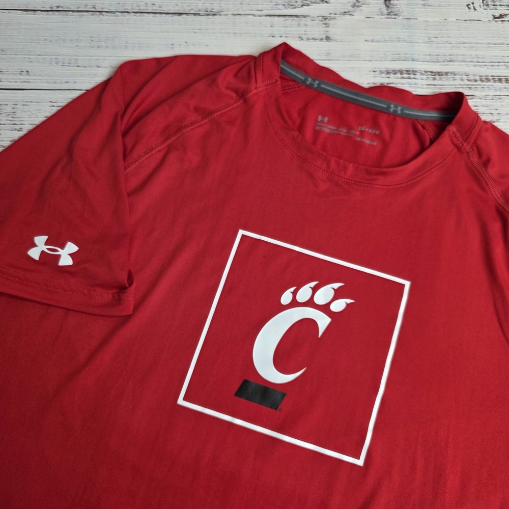 Under Armour Cincinnati Bearcats Red T-Shirt Mens Large Loose Fit Heatgear Logo
